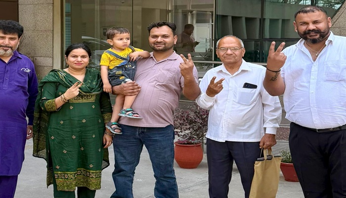 Read more about the article ਮੋਹਾਲੀ ਦਾ ਸਕਿਓਰਿਟੀ ਗਾਰਡ ਬਣਿਆ ਕਰੋੜਪਤੀ: 200 ਰੁਪਏ ਦੀ ਖਰੀਦੀ ਸੀ ਟਿਕਟ, ਜਿੱਤਿਆ 1.5 ਕਰੋੜ ਦਾ ਇਨਾਮ