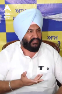 Read more about the article ਤਲਬੀਰ ਗਿੱਲ ਦੀ ਪੁਲਿਸ ਵਿਵਾਦ ‘ਤੇ ਸਫ਼ਾਈ, ਬੋਲੇ- ‘ਮੈਨੂੰ ਬਿਨਾਂ ਗੱਲ ਸੁਣੇ ਅੰਦਰ ਕਰਨ ਨੂੰ ਕਿਹਾ’