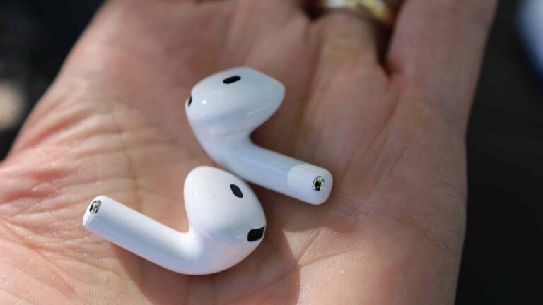 Read more about the article ਜਲਦ ਲਾਂਚ ਹੋ ਸਕਦੇ ਹਨ AirPods 5! ਜਾਣੋ ਨਵੇਂ Apple ਈਅਰਬਡਸ ‘ਚ ਕੀ ਹੋਵੇਗਾ ਖਾਸ