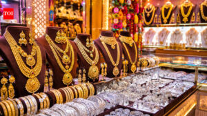 Read more about the article Gold Buying Tips: 800 ਗ੍ਰਾਮ ਤੋਂ ਵੱਧ ਬਿਨਾਂ ਹਾਲਮਾਰਕ ਵਾਲਾ ਸੋਨਾ ਜ਼ਬਤ, ਖਰੀਦਦਾਰੀ ਤੋਂ ਪਹਿਲਾਂ ਇਨ੍ਹਾਂ ਗੱਲਾਂ ਦਾ ਰੱਖੋ ਧਿਆਨ