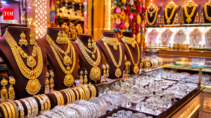 Read more about the article Gold Buying Tips: 800 ਗ੍ਰਾਮ ਤੋਂ ਵੱਧ ਬਿਨਾਂ ਹਾਲਮਾਰਕ ਵਾਲਾ ਸੋਨਾ ਜ਼ਬਤ, ਖਰੀਦਦਾਰੀ ਤੋਂ ਪਹਿਲਾਂ ਇਨ੍ਹਾਂ ਗੱਲਾਂ ਦਾ ਰੱਖੋ ਧਿਆਨ