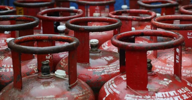 Read more about the article LPG Gas Cylinder Price: ਵਪਾਰਕ ਗੈਸ ਸਿਲੰਡਰ ਹੋਇਆ ਮਹਿੰਗਾ, ਘਰੇਲੂ ਸਿਲੰਡਰ ਦੀ ਕੀਮਤ ਬਰਕਰਾਰ; ਜਾਣੋ ਨਵੇਂ ਰੇਟ  |