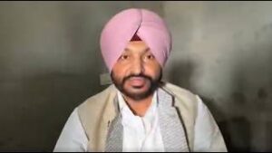 Read more about the article Batala News: ਰਵਨੀਤ ਬਿੱਟੂ ਦੇ ਕਾਫਲੇ ’ਤੇ ਵਿਰੋਧ, ਅੰਡੇ-ਟਮਾਟਰ ਸੁੱਟਣ ਅਤੇ ਸ਼ੀਸ਼ੇ ਤੋੜਨ ਦੇ ਦੋਸ਼ |