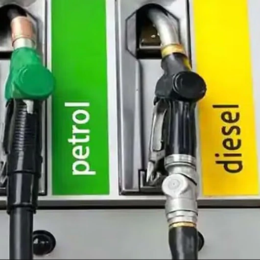 Read more about the article Diesel Sale Limit: ਪੈਟਰੋਲ ਪੰਪਾਂ ‘ਤੇ ਡੀਜ਼ਲ ਦੀ ਵਿਕਰੀ ਸੀਮਤ, ਜਾਣੋ 50 ਤੋਂ 200 ਲੀਟਰ ਦੀ Daily Limit