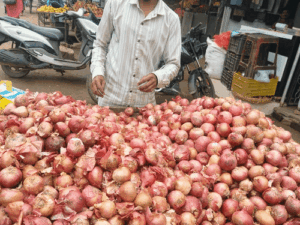 Read more about the article ਮਹਿੰਗਾਈ ਦਾ ਝਟਕਾ! ਪਿਆਜ਼, ਖਾਣ ਵਾਲਾ ਤੇਲ, ਚੌਲ ਤੇ LPG ਮਹਿੰਗੇ, ਘਰ ਦੀ ਰਸੋਈ ਦਾ ਖ਼ਰਚਾ 10% ਵਧਿਆ